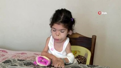 Maddi imkansızlıklar yüzünden iyileşemeyen 14 yaşındaki Zarife, yardım bekliyor
