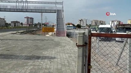 Bir ayağı tarlaya bir ayağı iş yerine çıkan o üst geçit normale döndürüldü