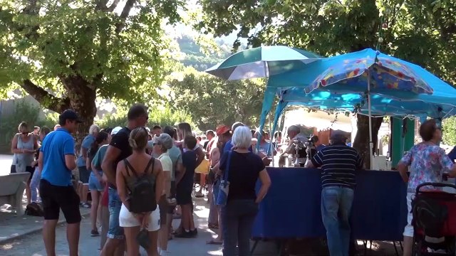 D!CI TV : Eric Cantona, quand l'enfant le plus célèbre du pays vient faire la fête chez lui à La Beaume