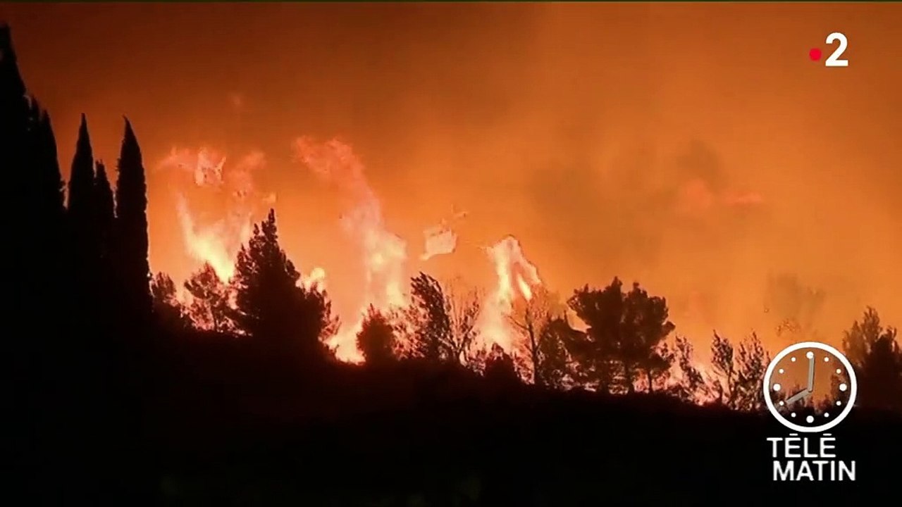 Aude : les pompiers font face à un violent incendie