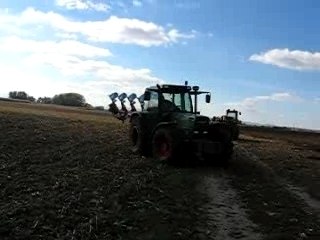Fendt 512 au labour