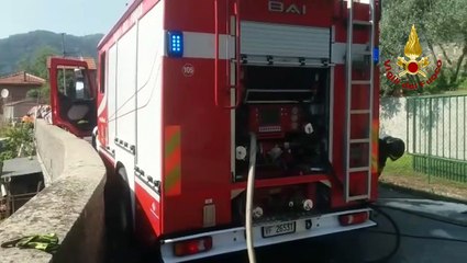 Genova - Bruciano due auto parcheggiate in via San Felice (16.08.19)