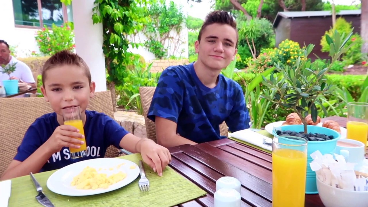 MORNING ROUTINE DANS L'ORDRE ALPHABÉTIQUE - Our Morning Routine in Alphabetical Order!