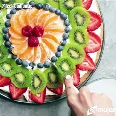 Tres recetas para deleitar: pizza de frutas, hamburguesas de salmón y shakshuka