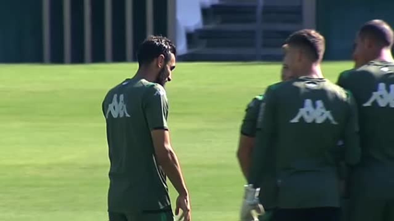 Primer entrenamiento de Borja Iglesias con el Betis
