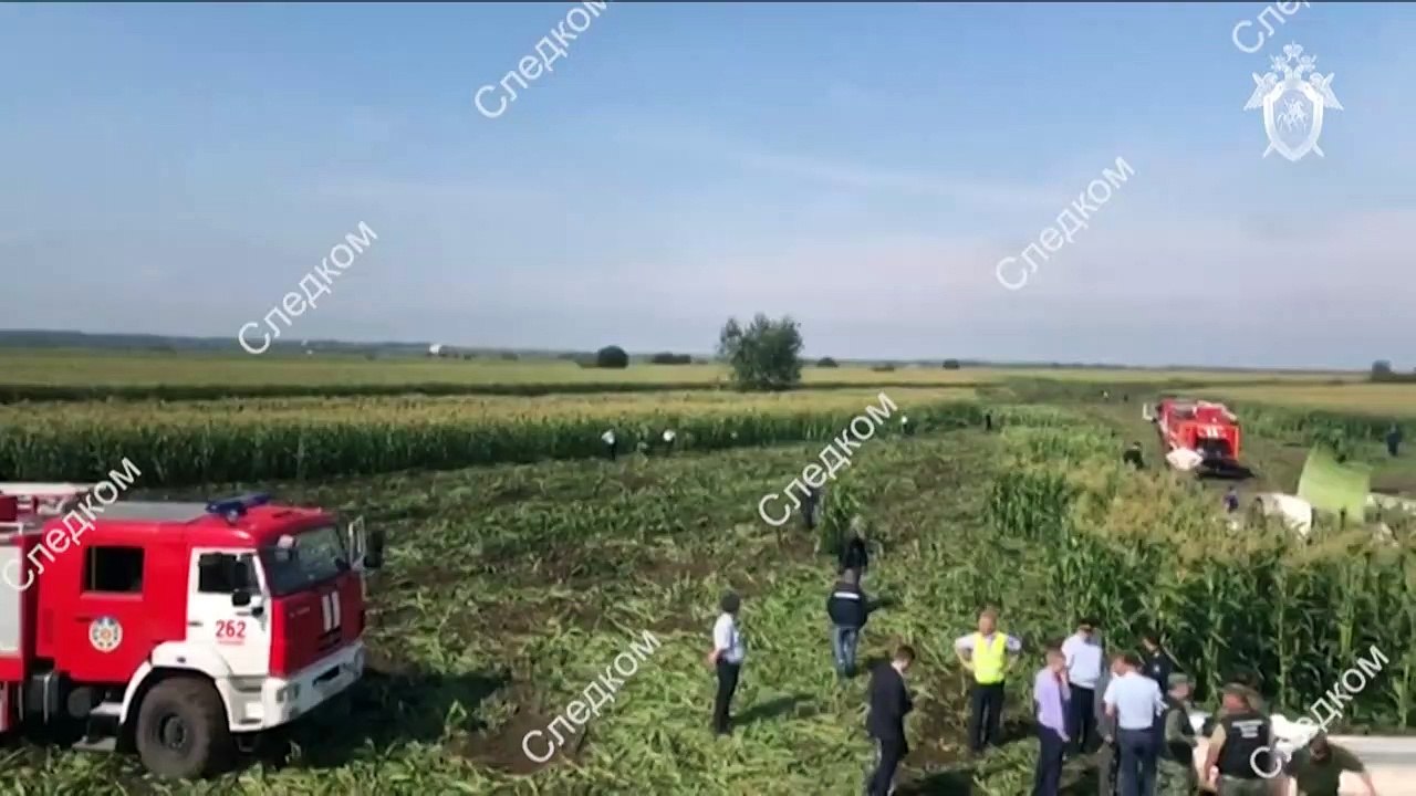 Russische Piloten nach Notlandung in Maisfeld als Helden gefeiert