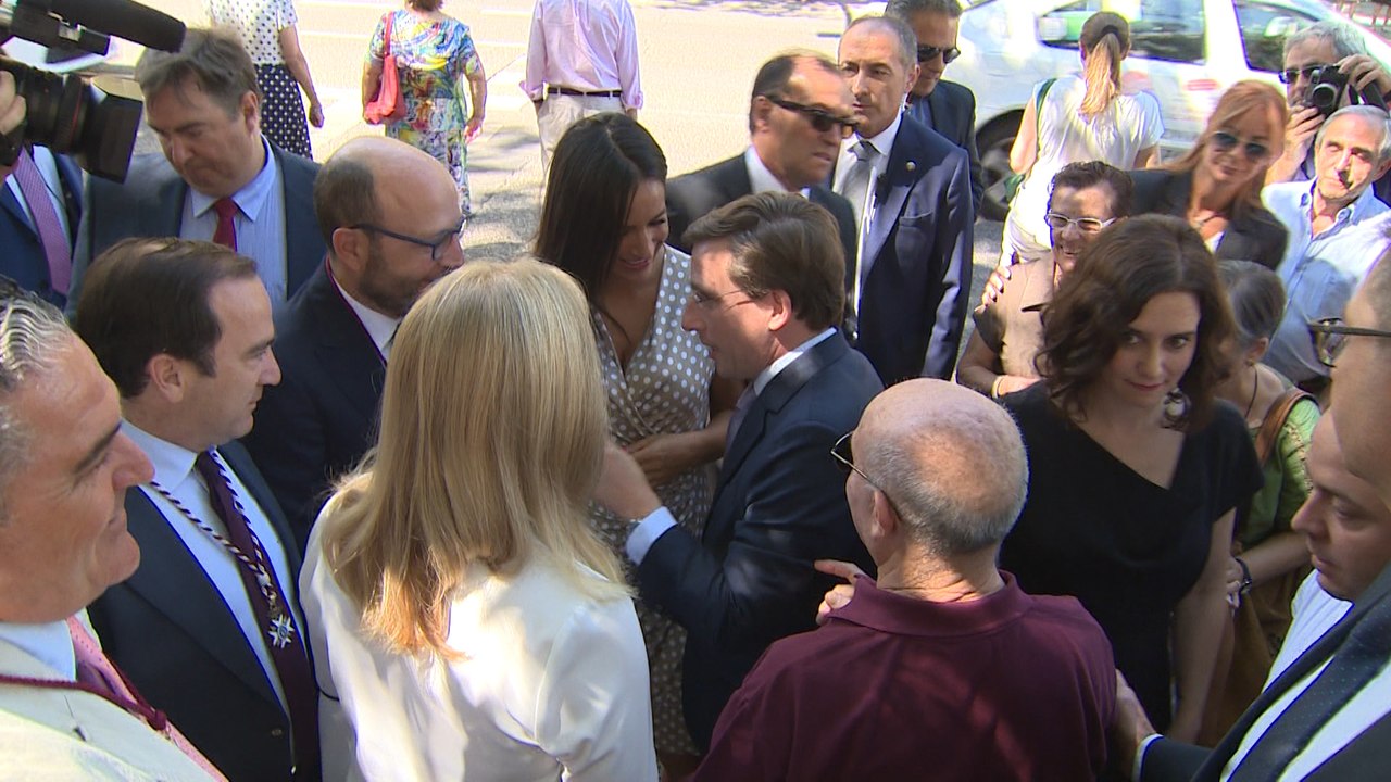 Los políticos madrileños asisten a las Fiestas de La Paloma