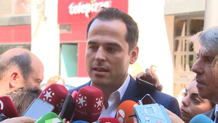 Aguado destaca que "no hay persona mejor preparada" que Garrido