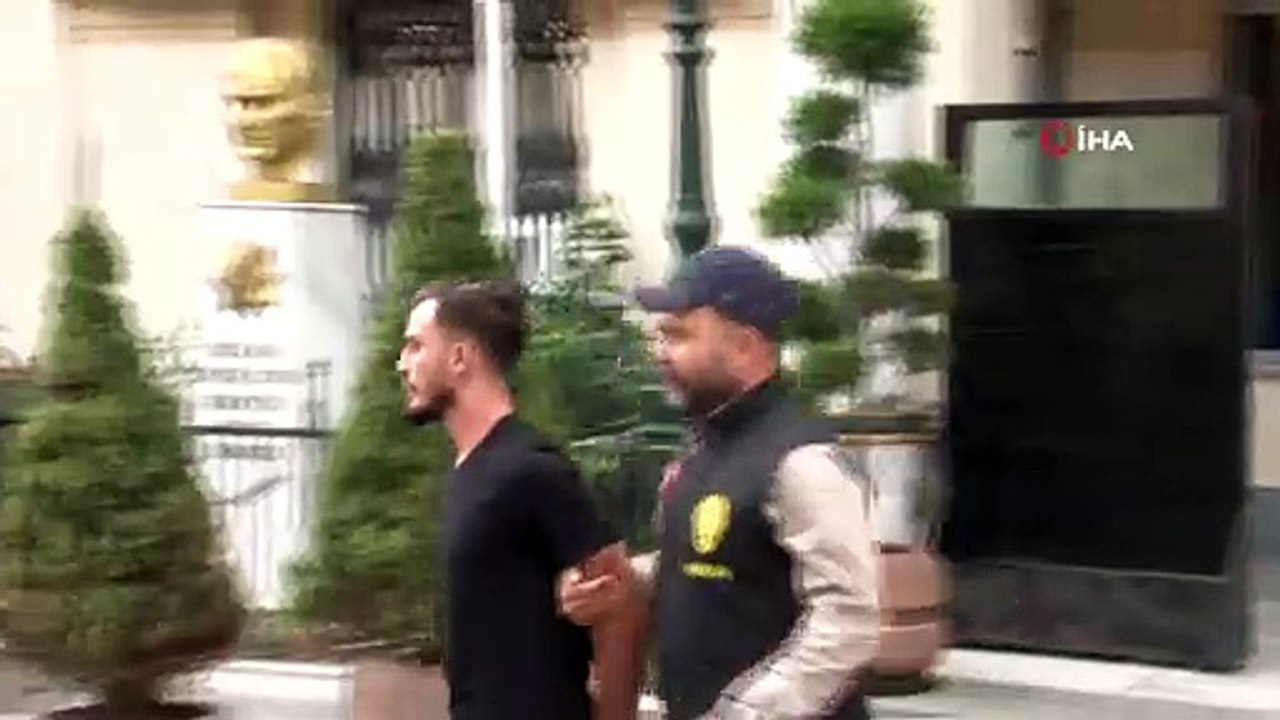 UEFA Süper Kupa Finalinde sahaya giren Youtuber Ali Abdülselam Yılmaz ve 4 arkadaşı savcılık sorgusunun ardından adli kontrol istemiyle mahkemeye sevk edildi