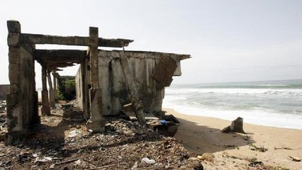 Au Togo, des villages rasés par l'érosion marine