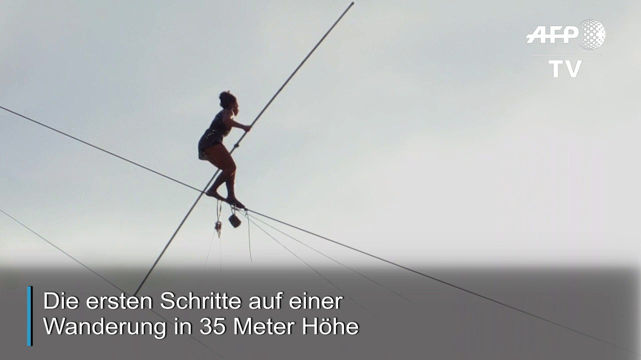 Auf dem Hochseil über die Moldau