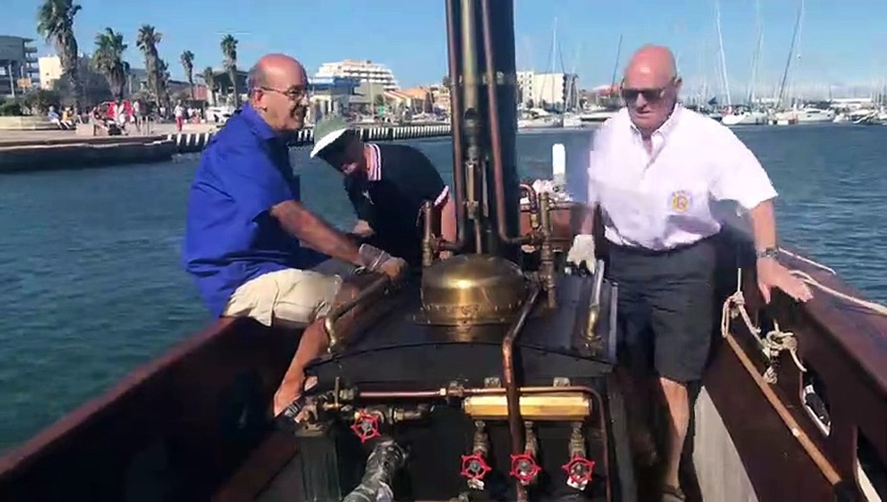 Les bénévoles ont mis près de 9 ans à construire ce bateau à vapeur