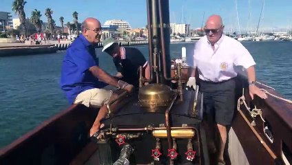 Les bénévoles ont mis près de 9 ans à construire ce bateau à vapeur