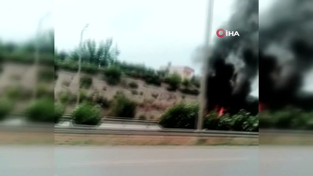 Seyir halindeki tır alev alev böyle yandı