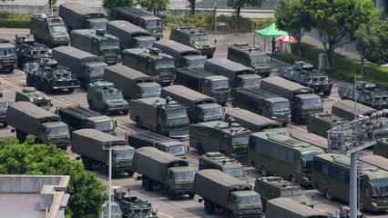 홍콩 10분 거리 선전 스타디움에서 中 병력 수천 명 퍼레이드 / YTN