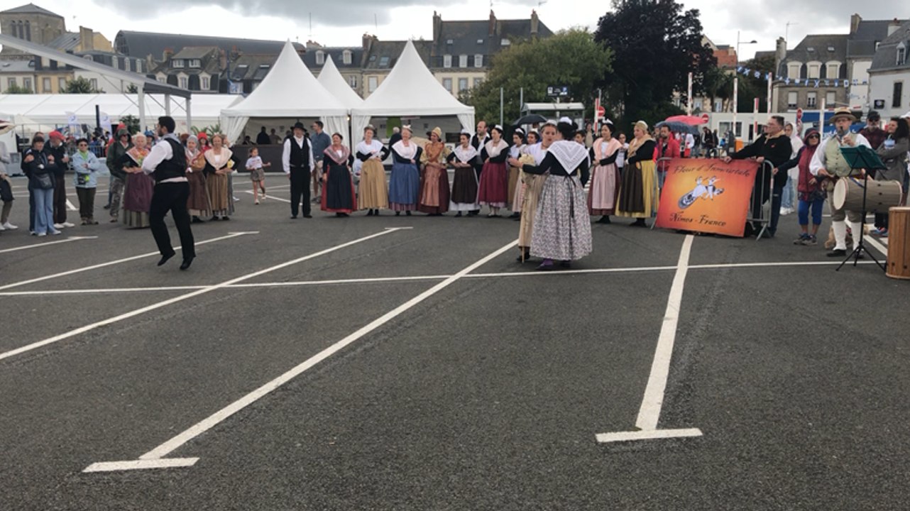 L’ensemble nîmois Flour d’Inmourtalo a assuré le show à midi