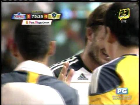 David Beckham hands jersey to Manny Pacquiao