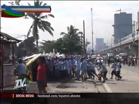 QC demolition stalls EDSA traffic