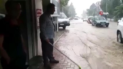 Tavas'ta sağanak yağış sele neden oldu... Yollar göle döndü