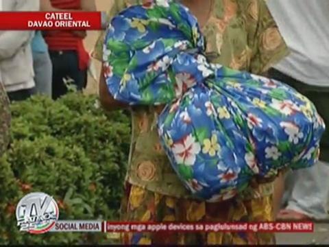 Cateel residents receive Noche Buena packs