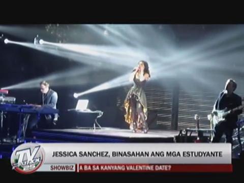 Jessica Sanchez reads book to elementary students