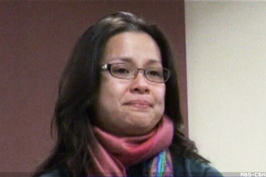 Emotional Lea dedicates song to gun violence victims