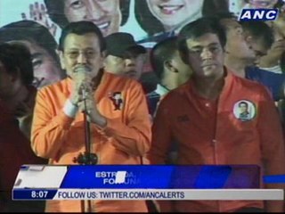 Hecklers disrupt UNA's caucus