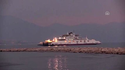 Ankara-Tahran treninin ilk yolcuları Van'da çiçeklerle karşılandı