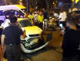 Fatih'te polis aracı ile otomobil çarpıştı: 1'i polis 7 yaralı