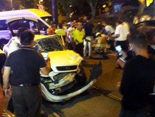 Fatih'te polis aracı ile otomobil çarpıştı: 1'i polis 7 yaralı