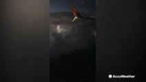 Incredible lightning storm caught on flight over Midwest