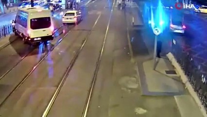 Tramvay yolunda feci kaza! Görüntüleri ortaya çıktı