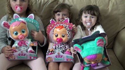 Brincando de  irmãs de Baby Cry