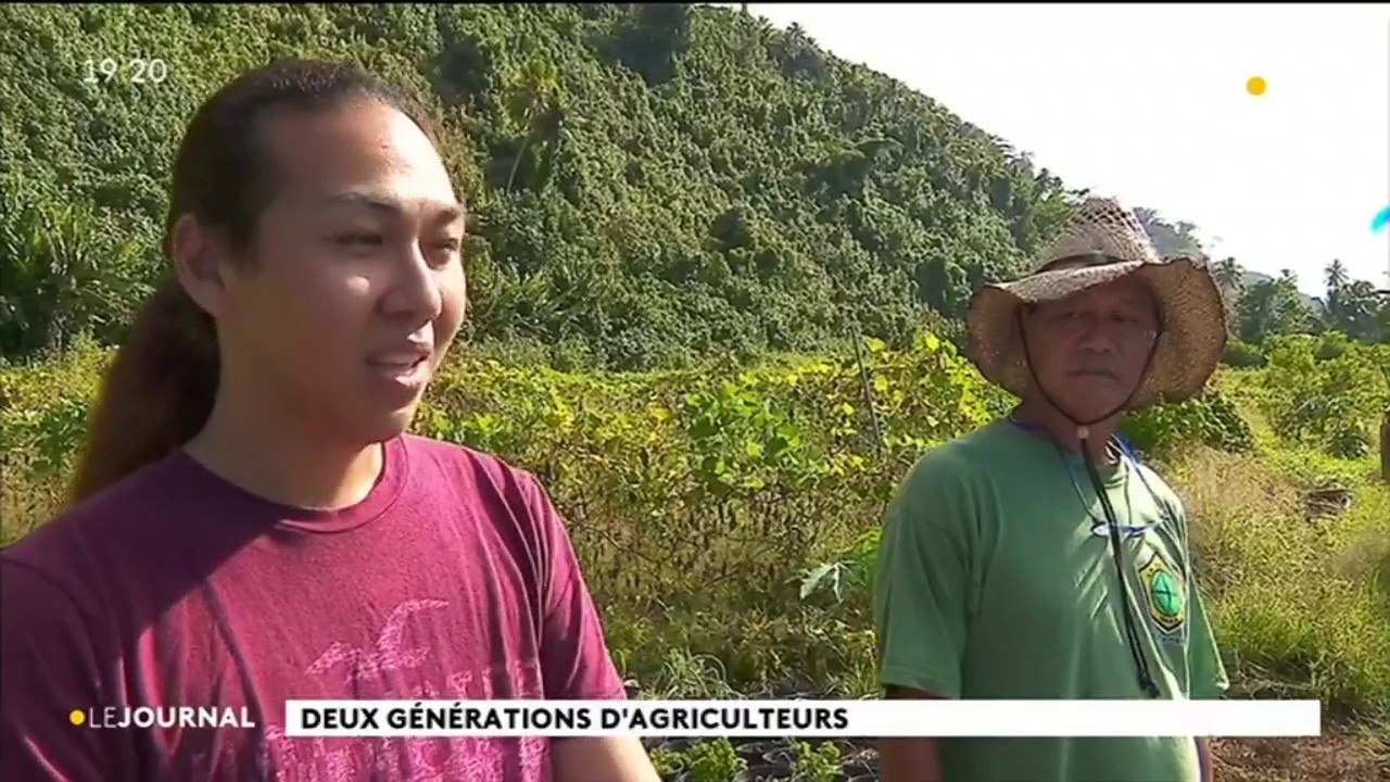 Deux générations d'agriculteurs