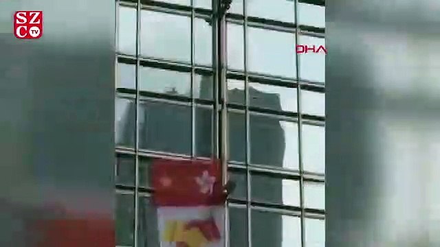 Fransız tırmanıcı barış için gökdelene tırmandı