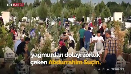 Defin işlemlerini kolaylaştırmak için dev şemsiye yaptı