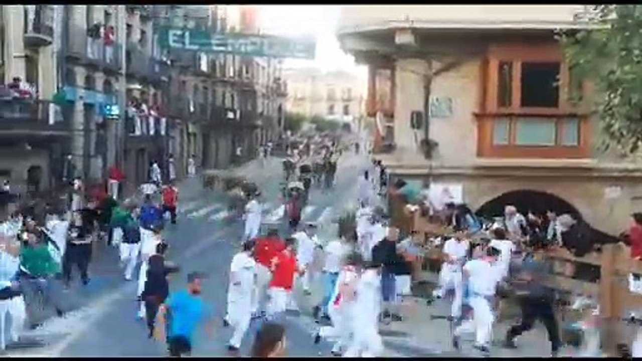 Segundo encierro de Tafalla con un herido grave y un toro suelto generando el caos