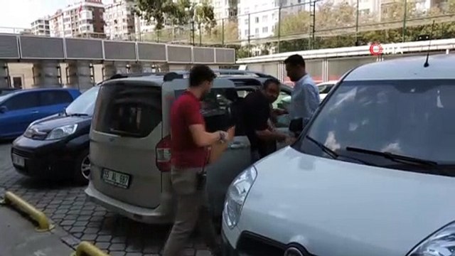 Babasına bıçak dayayıp 300 lirasını gasp etti