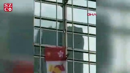 Fransız tırmanıcı barış için gökdelene tırmandı