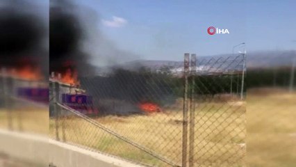 Ahşap yüklü kamyon alev alev böyle yandı