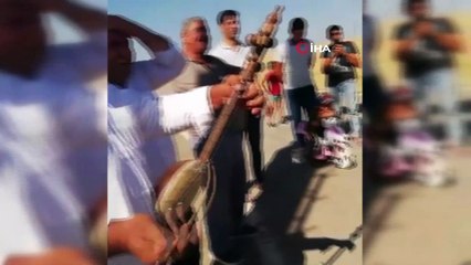 Elektrik sorununu çözen ekibi kemençe ile karşıladılar