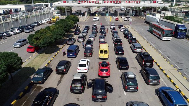 Avrupa ülkelerinde yaşayan gurbetçilerin 'hüzünlü' dönüş yolu