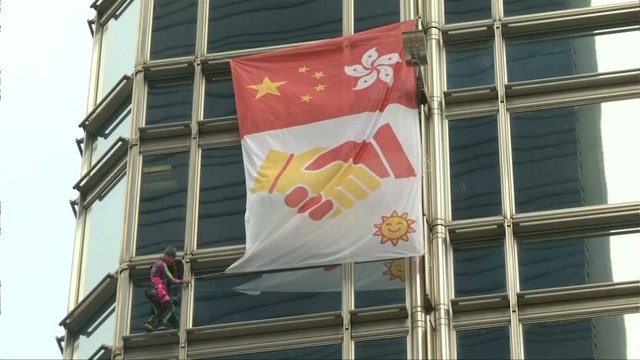 ‘French Spider-Man’ scales Hong Kong skyscraper to call for peace