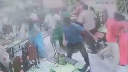 திருத்தணியில் வாலிபரை ஒட்டலில் வைத்து வெட்டி கொன்ற   கும்பல்