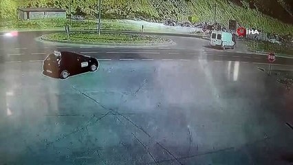 Bayburt'ta 1 kişinin öldüğü 2 kişinin de yaralandığı trafik kazası kamerada
