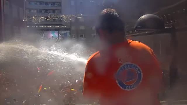 Miles de personas celebran la tradicional Fiesta del Agua en Vilagarcía de Arousa