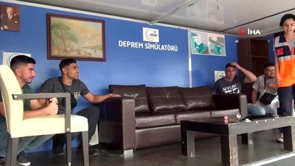 Taksim Meydanı'nda deprem simülasyon tırına yoğun ilgi