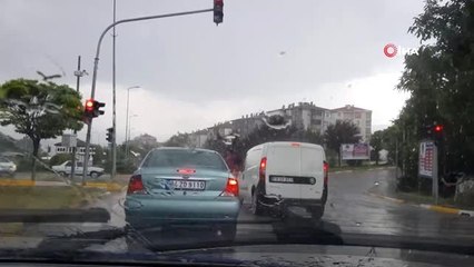 Yağmur aniden bastırdı, yollar göle döndü
