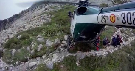 Guardia Civil trabaja en el rescate de un barranquista en el Pirineo