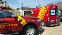 Homem de 60 anos recebe atendimento dos bombeiros na Rua Fagundes Varela